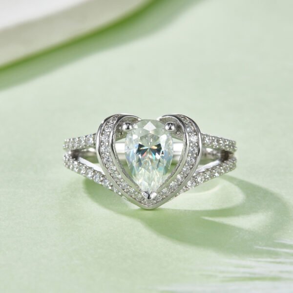 f3151e54-42f3-4a1c-844f-03734de99ff9.jpeg S925 Sterling Silver 1ct Heart Cut Moissanite Ring