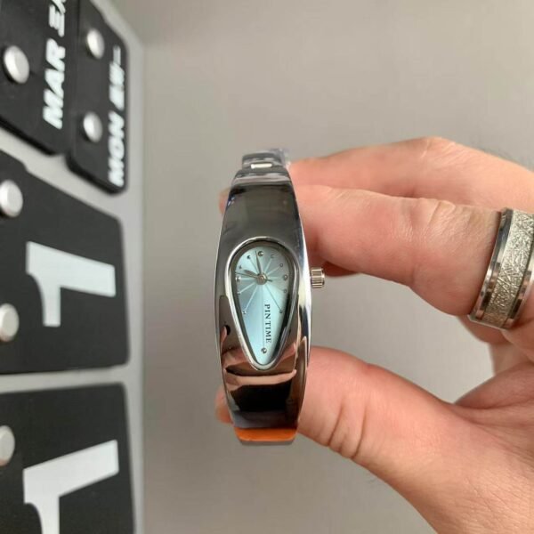 f685b893-d4bc-47c5-943f-bd2990c70026.jpg Retro Niche-design Watch