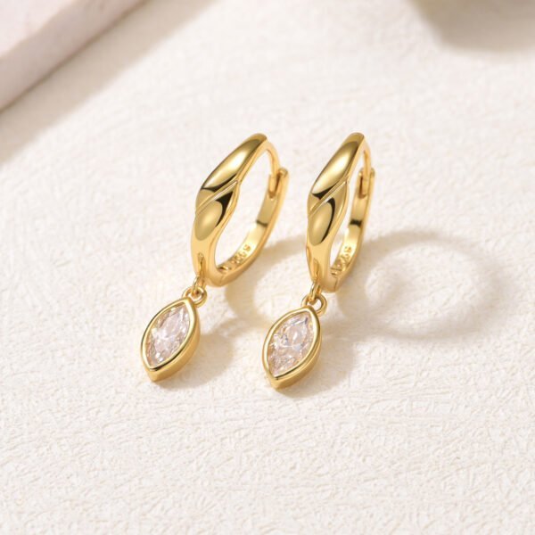f73f23f3-2093-4d4a-b8eb-cd71717b09a9.jpeg S925 Sterling Silver Twist Drop Earrings