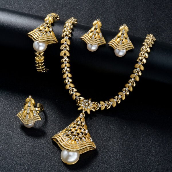 f9cd1a50-e467-4550-b298-61dcfc680203.jpg Gold-Plated Leaf Necklace 18k