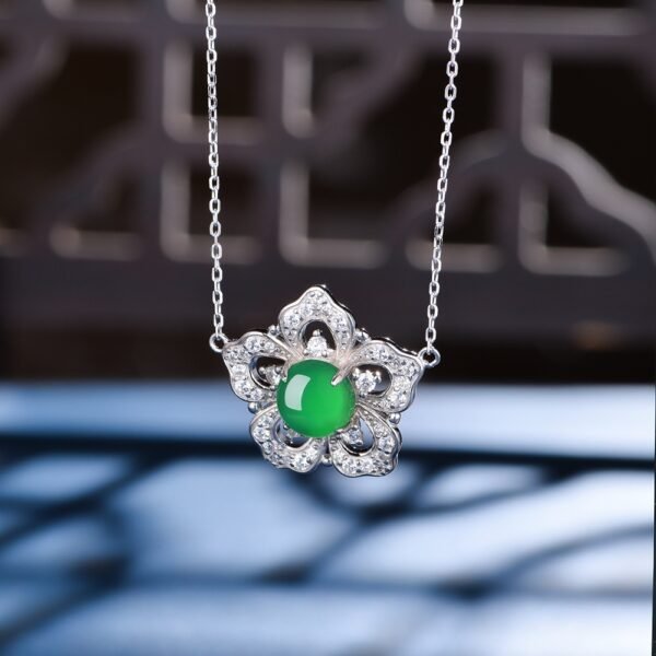 ffd63dd0-017b-49f7-968a-3eaae6f2624d.jpeg S925 Sterling Silver Flower Clover Necklace
