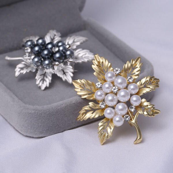 ffd81f46-9bc8-4bd0-b65c-593b000f16d6.jpg Leaves Matte Brooch Pearl Fashion Retro Rhinestone Pin