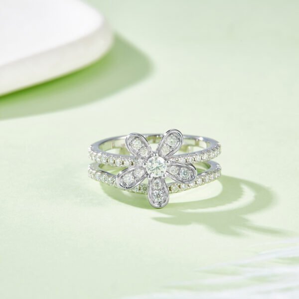 4871b6ae-b35a-49fc-8a85-5a05ce1625e4.jpeg Sterling Silver Flower Ring